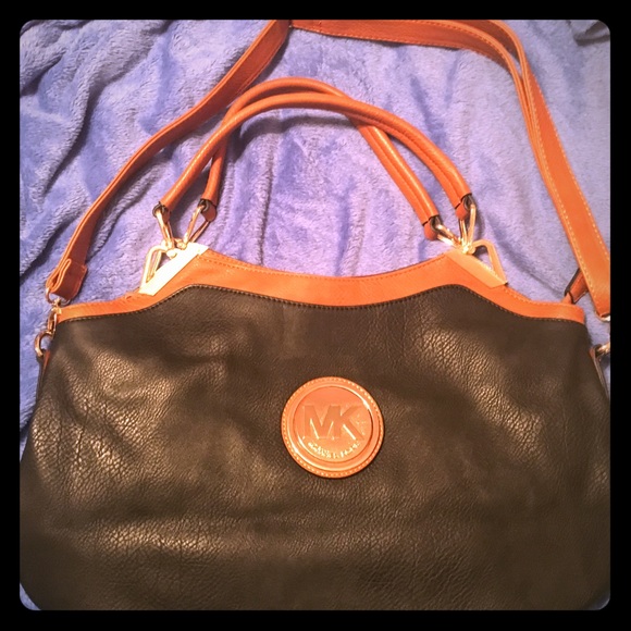 Purse - Picture 1 of 3