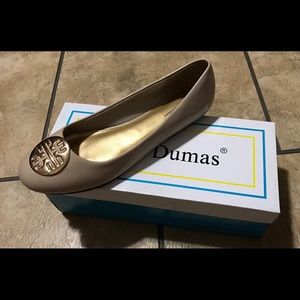NIB Pierre Dumas nude colored flats size 8 1/2