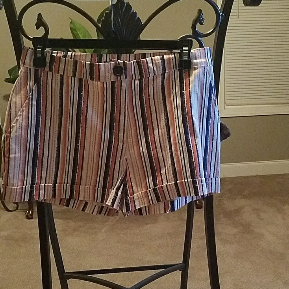 Cute shorts. New with tags😃