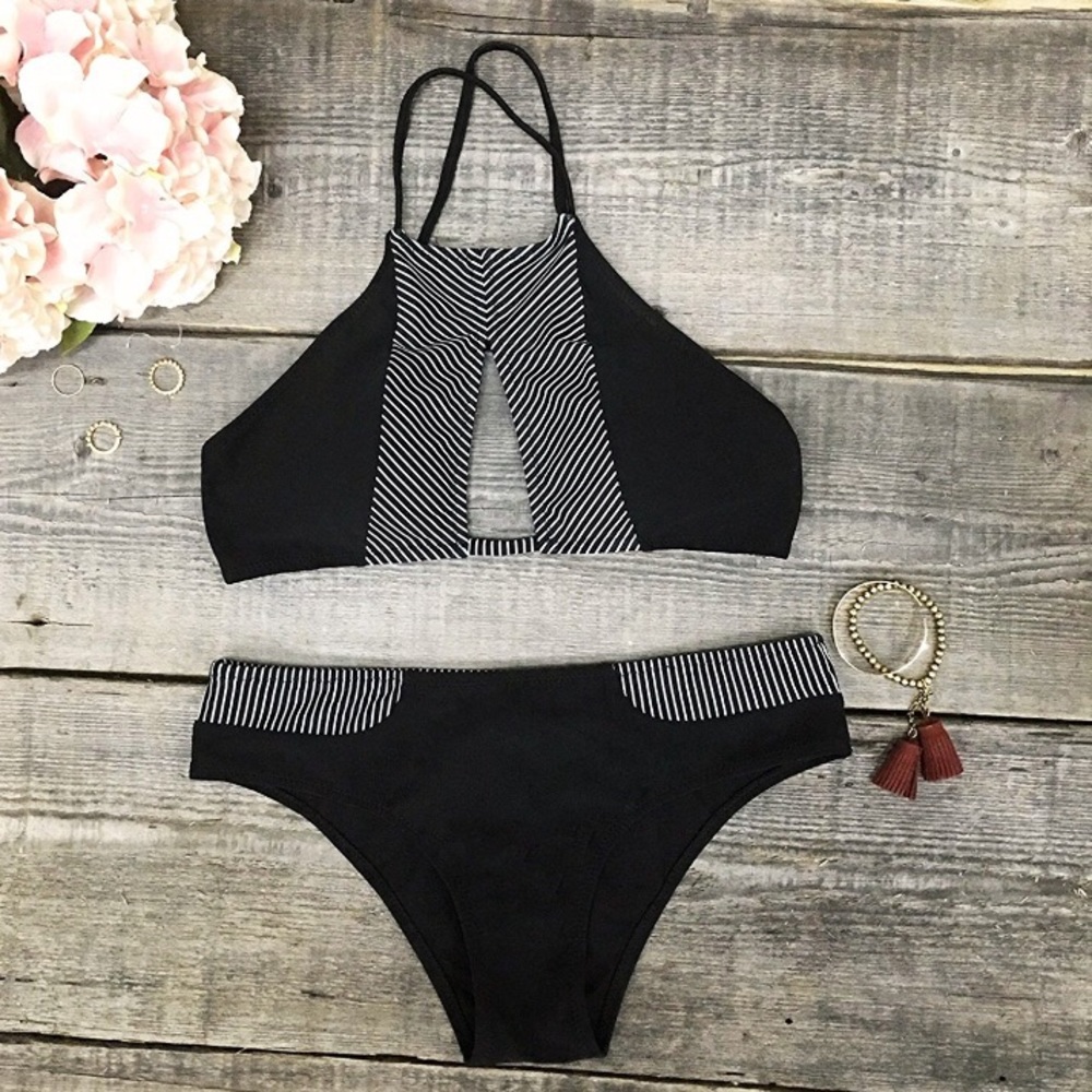 Cupshe black bikini w/ halter top - size small.