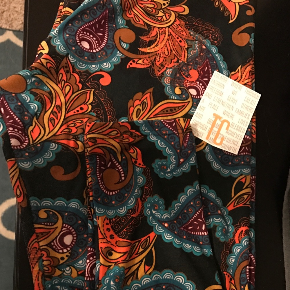 Beautiful Lularoe TC leggings NWT