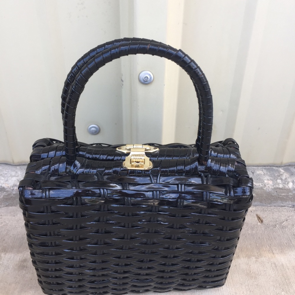 Vintage shiny black purse