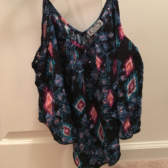 A cute top from Trixxi clothing company - Picture 1 of 3