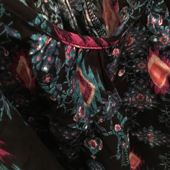 A cute top from Trixxi clothing company - Picture 3 of 3