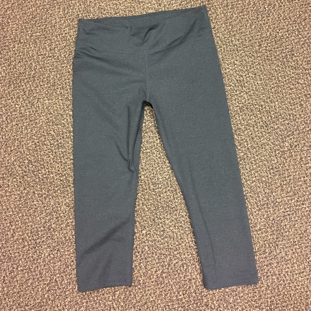 Charcoal gray crop leggings