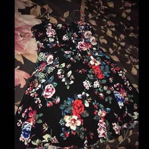 Short black floral dress🌚✨