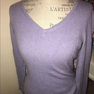 Lilac cashmere v-neck sweater