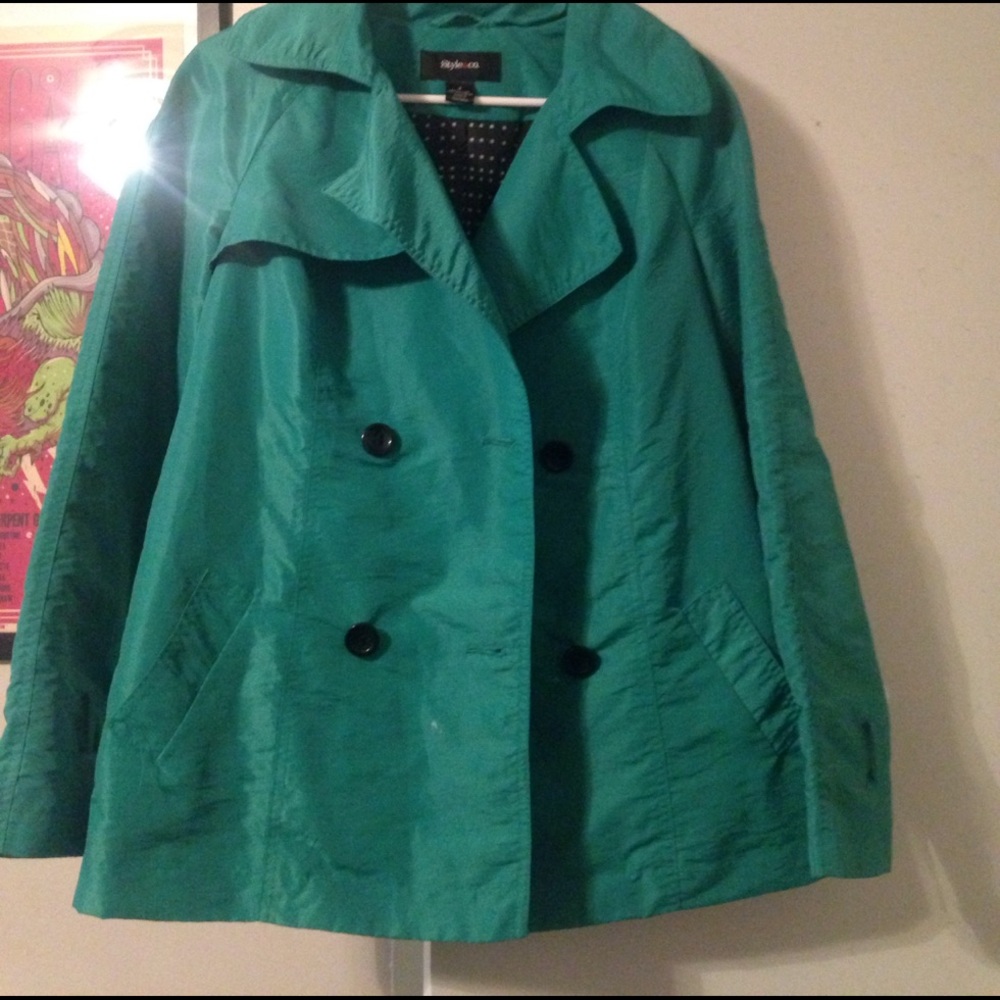 Green pea coat style raincoat/windbreaker