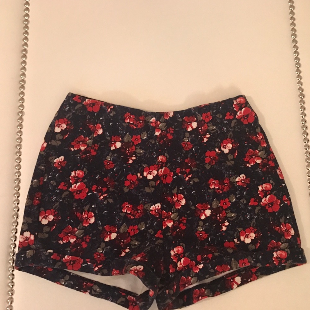 Comfty flower shorts