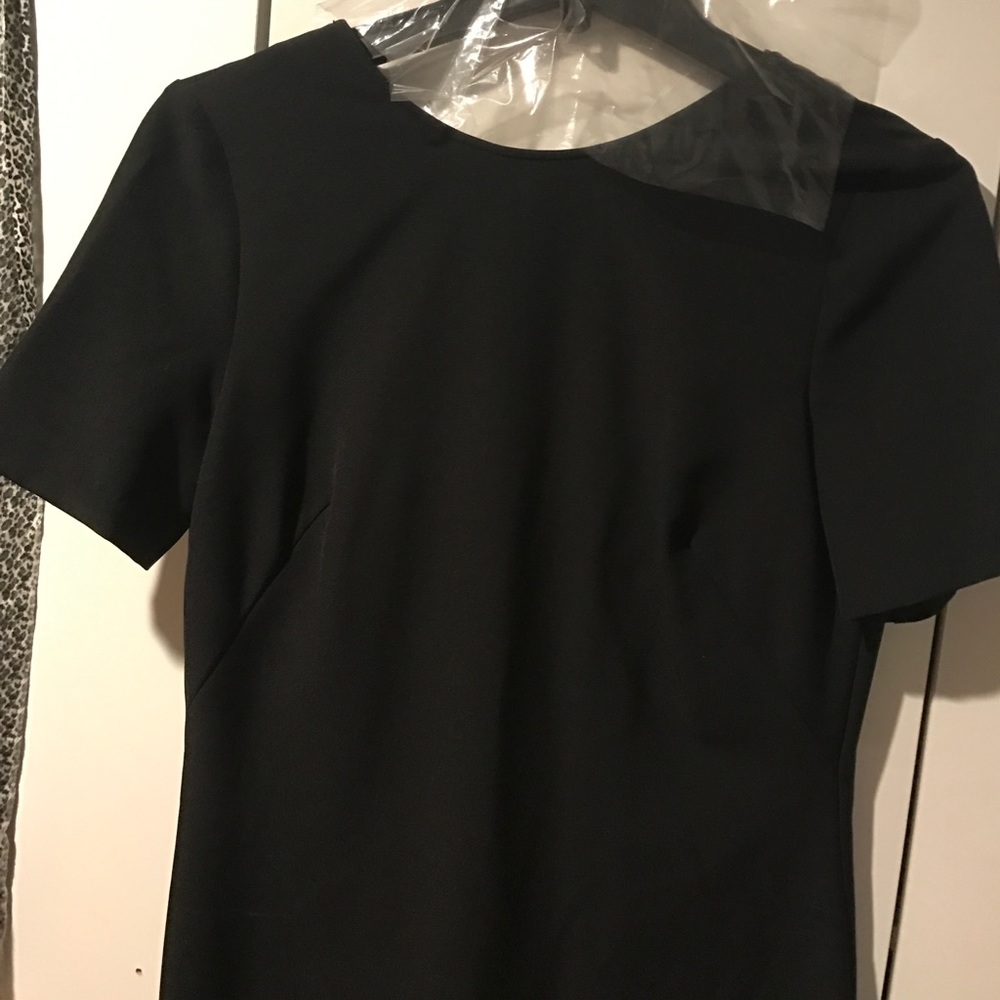 Slimming blk Zara short sleeve dress. Open back. M