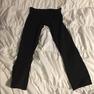 Lululemon Size 4 Wunder Under Crop Pants EUC