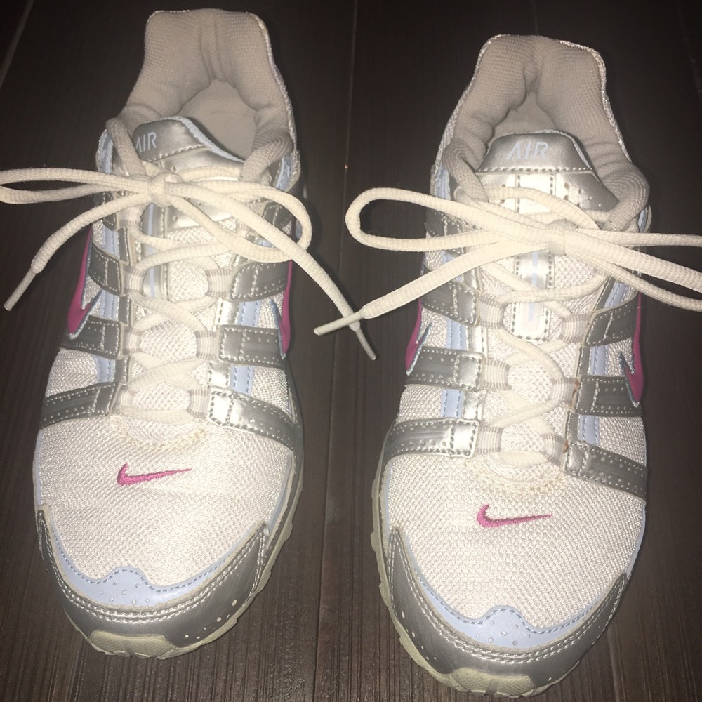 Nike air tennis shoes
