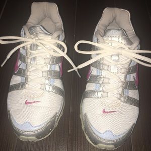 Nike air tennis shoes