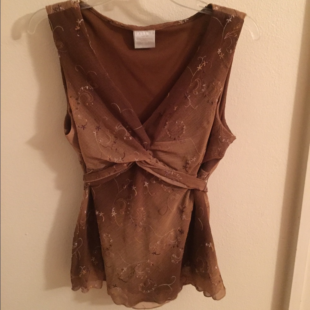 Professional yet sexy sleeveless blouse