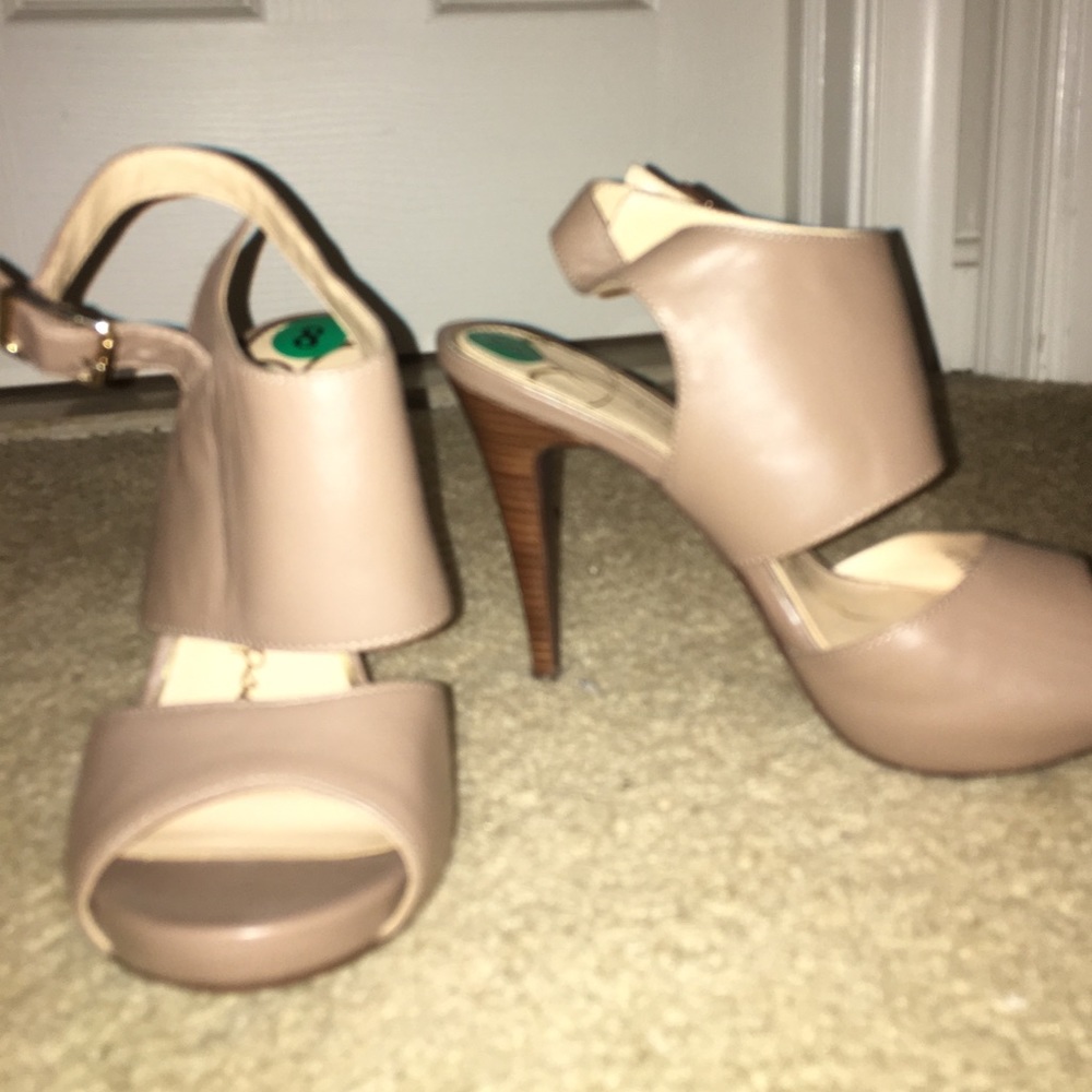 Beige Jessica Simpson heels