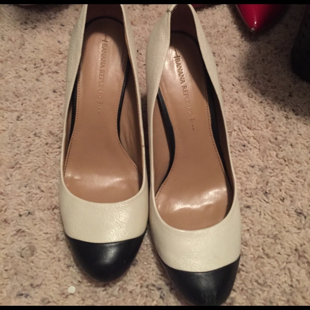 Shoes - Picture 1 of 3