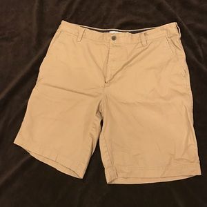 Izod Khaki shorts