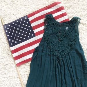 Emerald flowy dress with lace💕🇺🇸