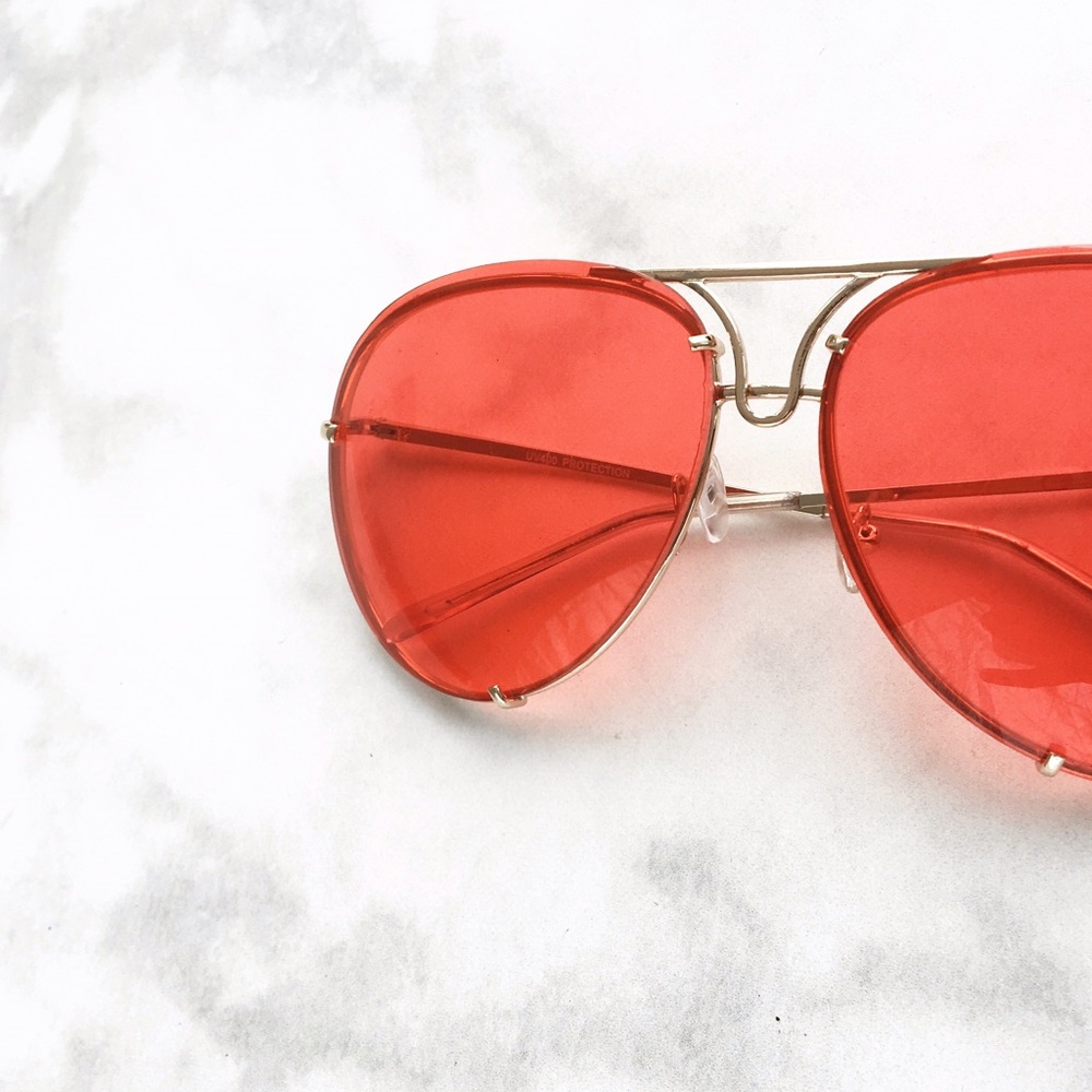 RED OVERSIZED AVIATOR SUNGLASSES - Picture 3 of 3
