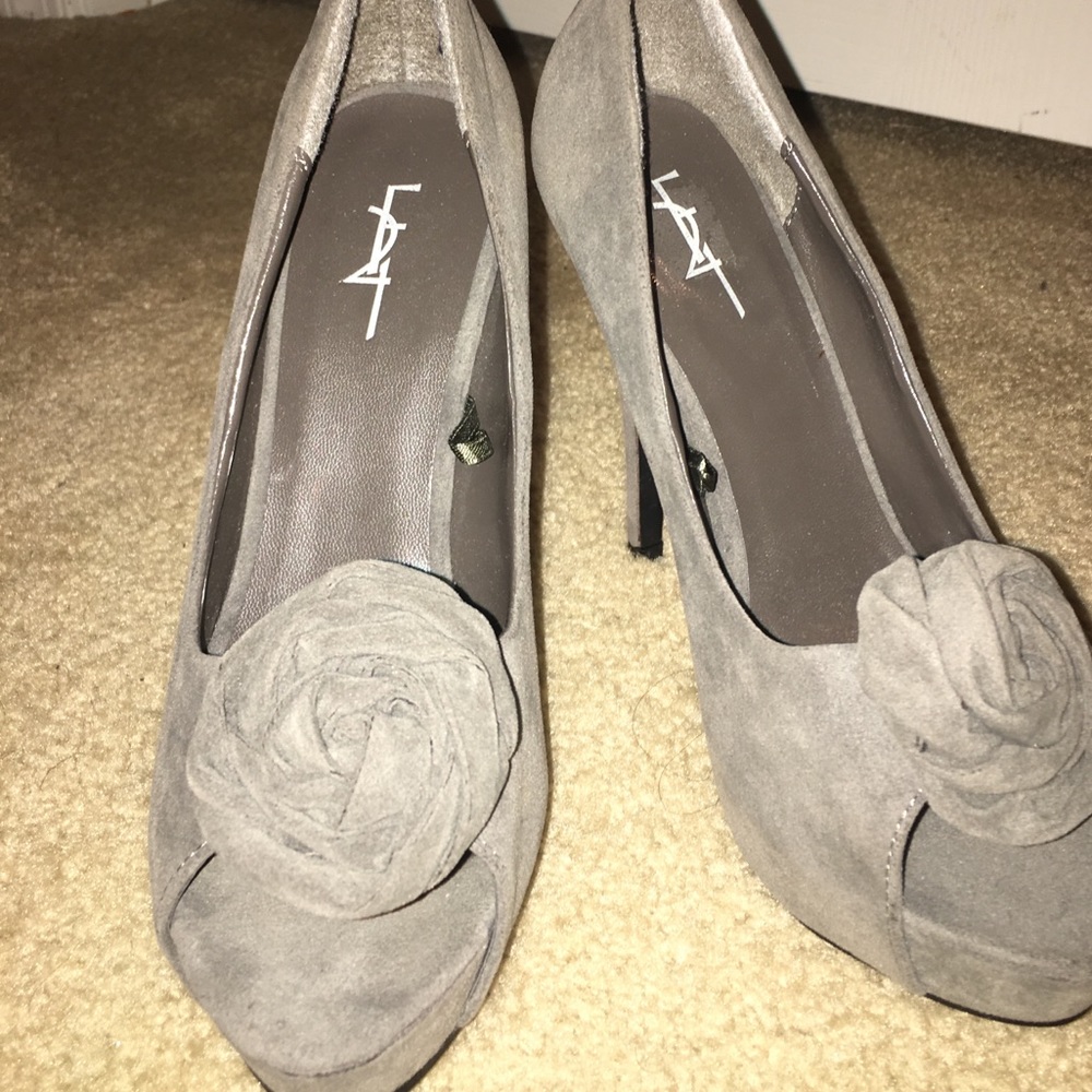 Gray Heels - Picture 2 of 3