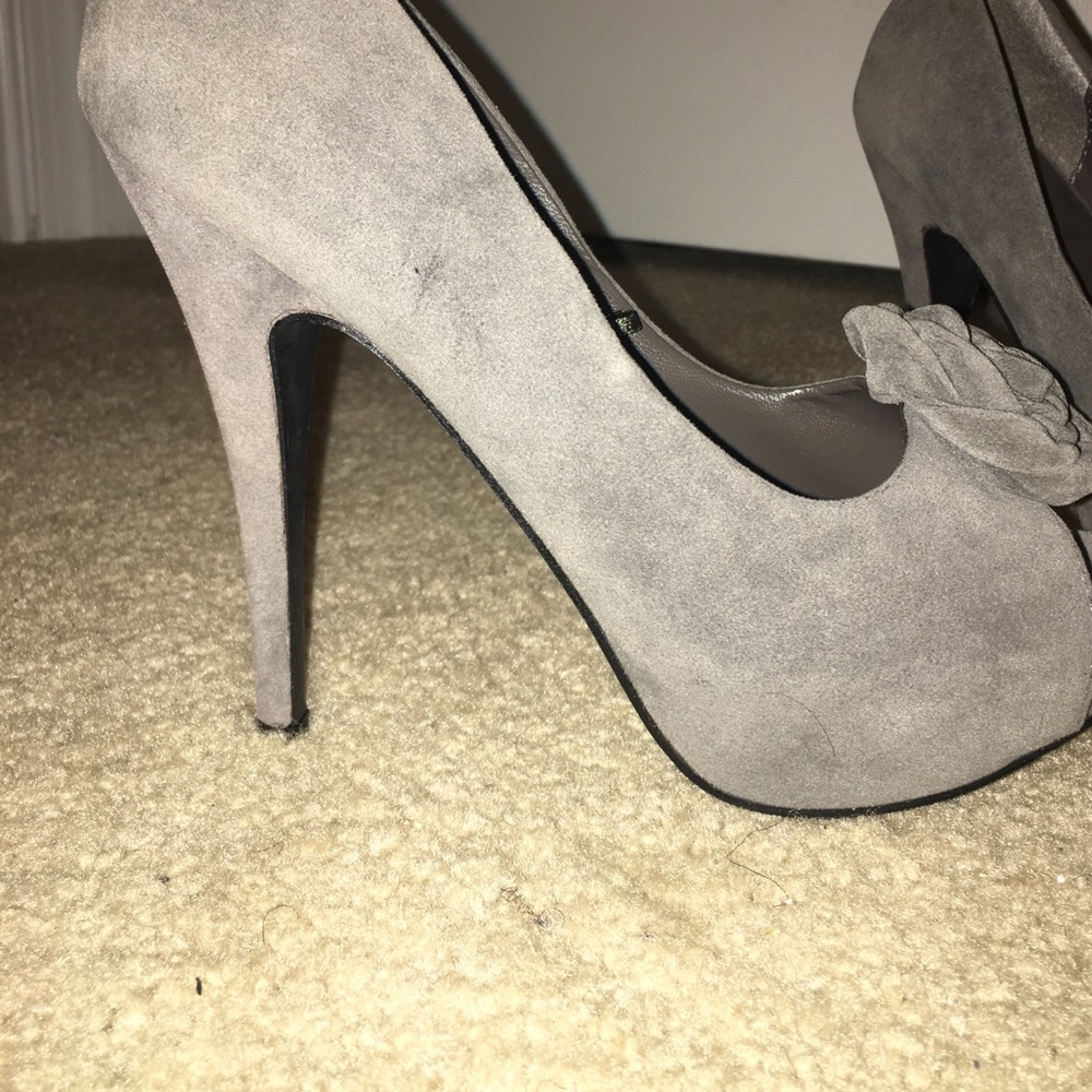 Gray Heels - Picture 3 of 3