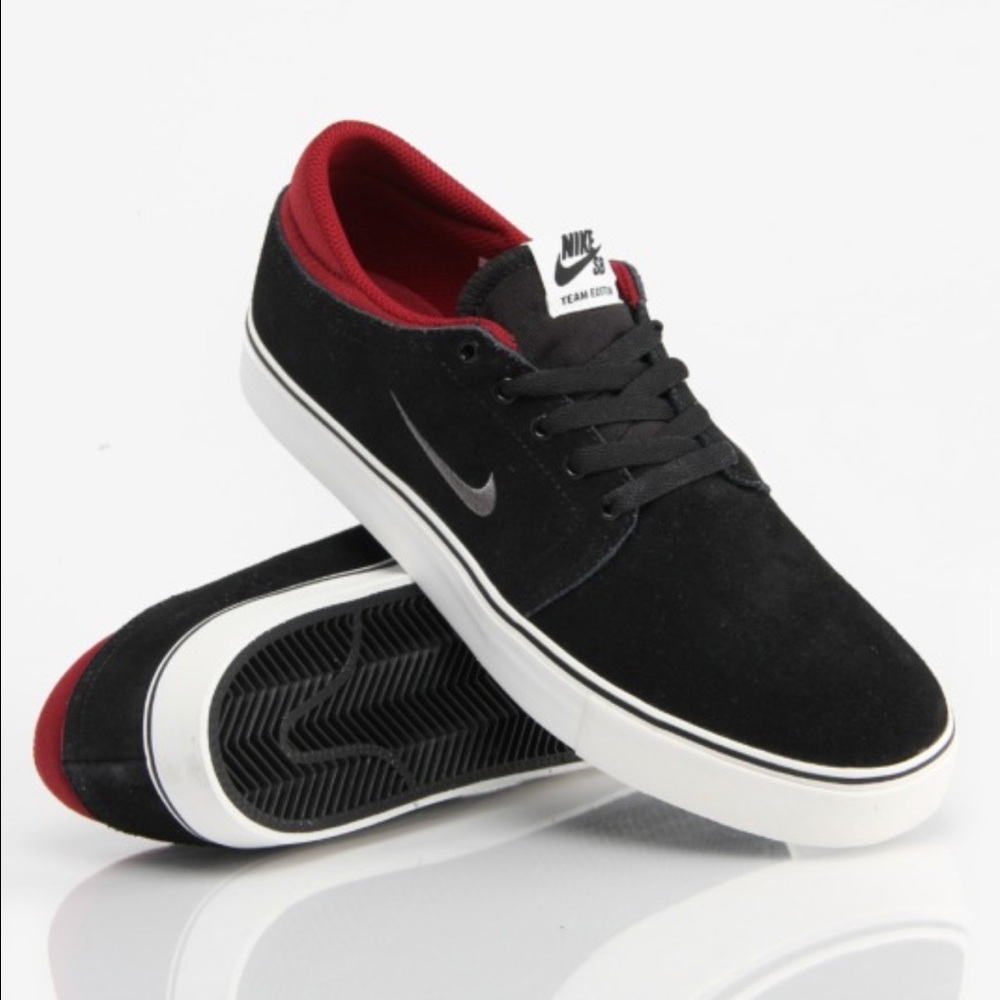 Black nike sb team edition shoes.