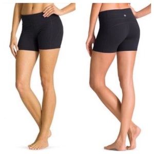 Athleta Kickbooty 2 Compression Shorts