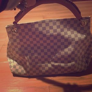 *replica* not authentic LV bag