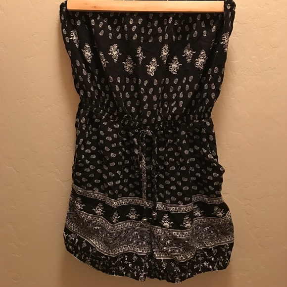 Rue21 Pants - Rue 21 Paisley Print Romper Size Small
