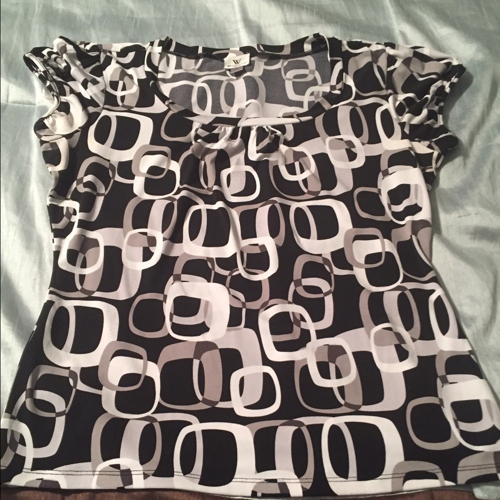 Short sleeved dress shirt