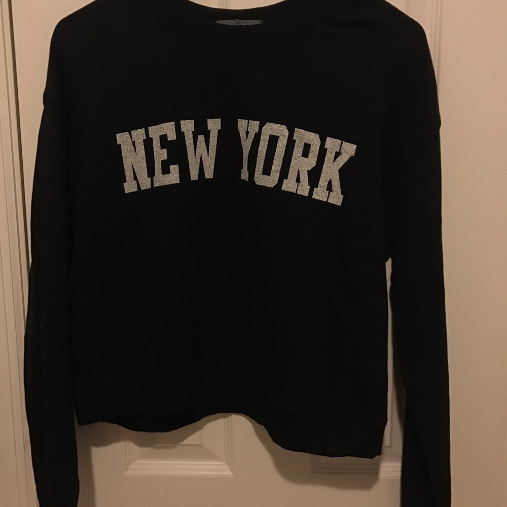 AE crew neck, semi-cropped NY, one size