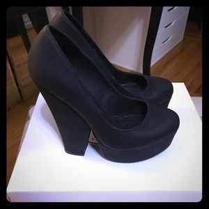 Steve Madden "Greedy" platform heels size 6.