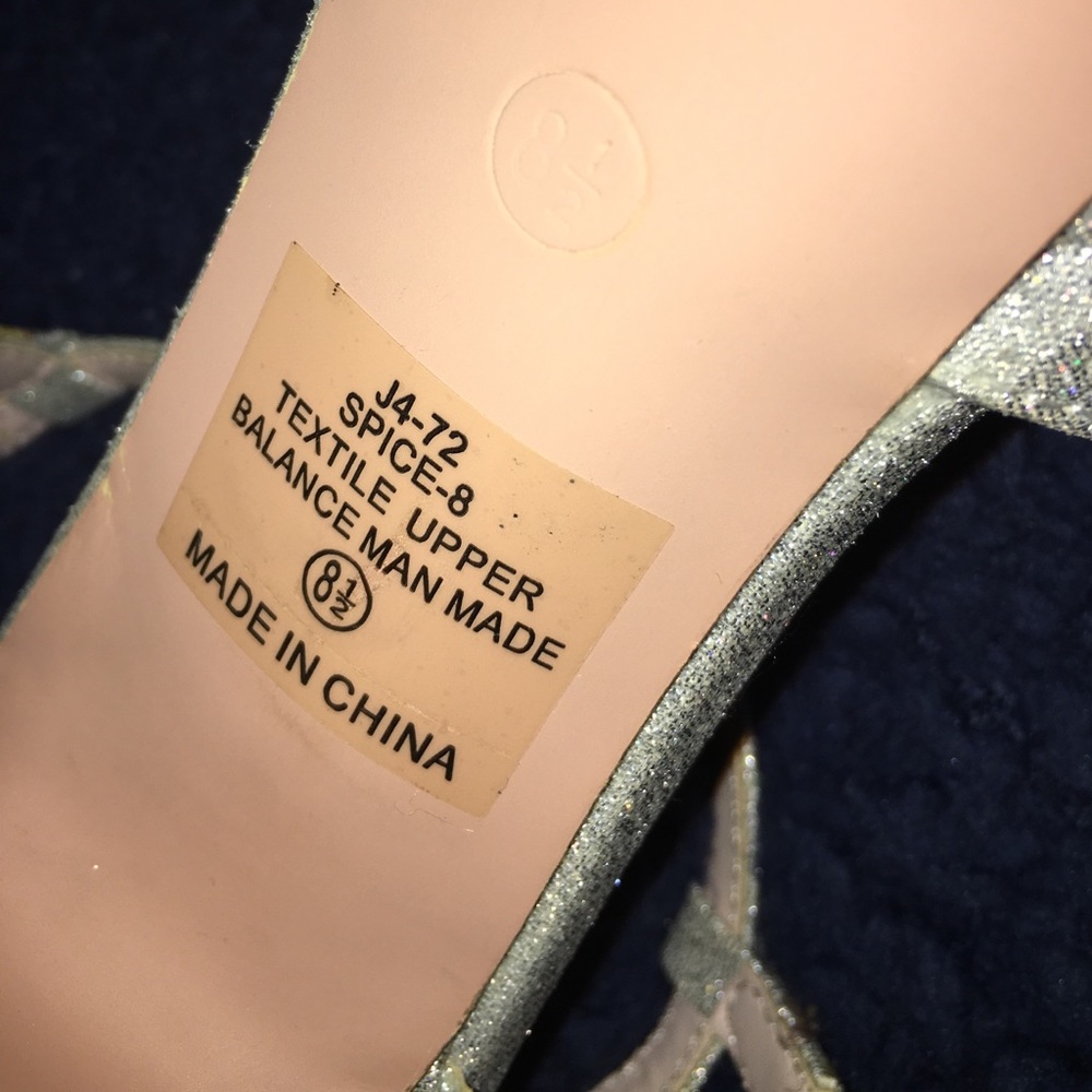 High heals - Picture 3 of 4