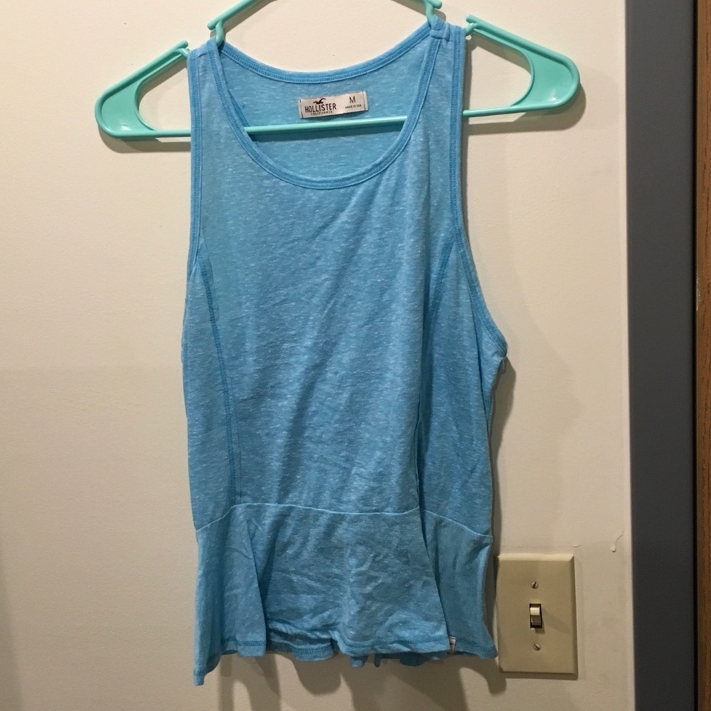 Hollis tee medium top.