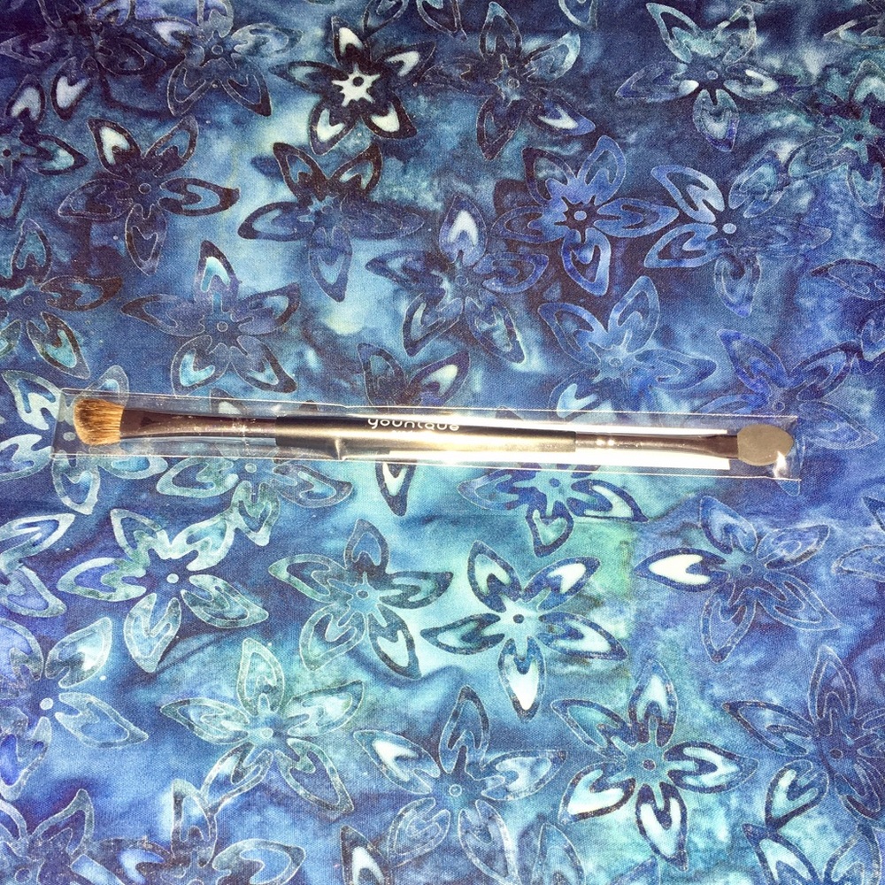 Younique Angled Shadow/Sponge Brush