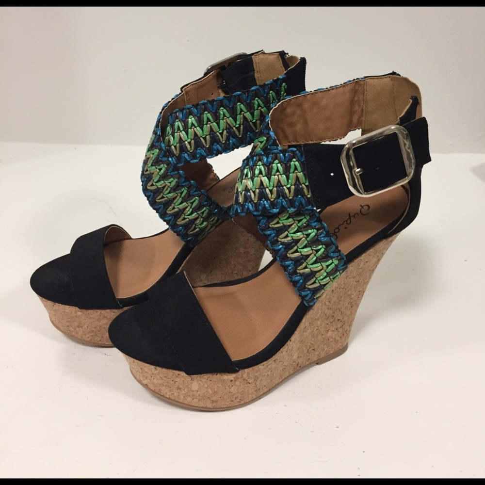 Qupid never-been-worn black suede platform wedges