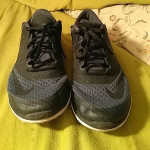 Nike mens fitsole running shoe.