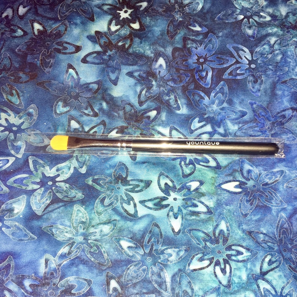 Younique Cream Shadow Brush