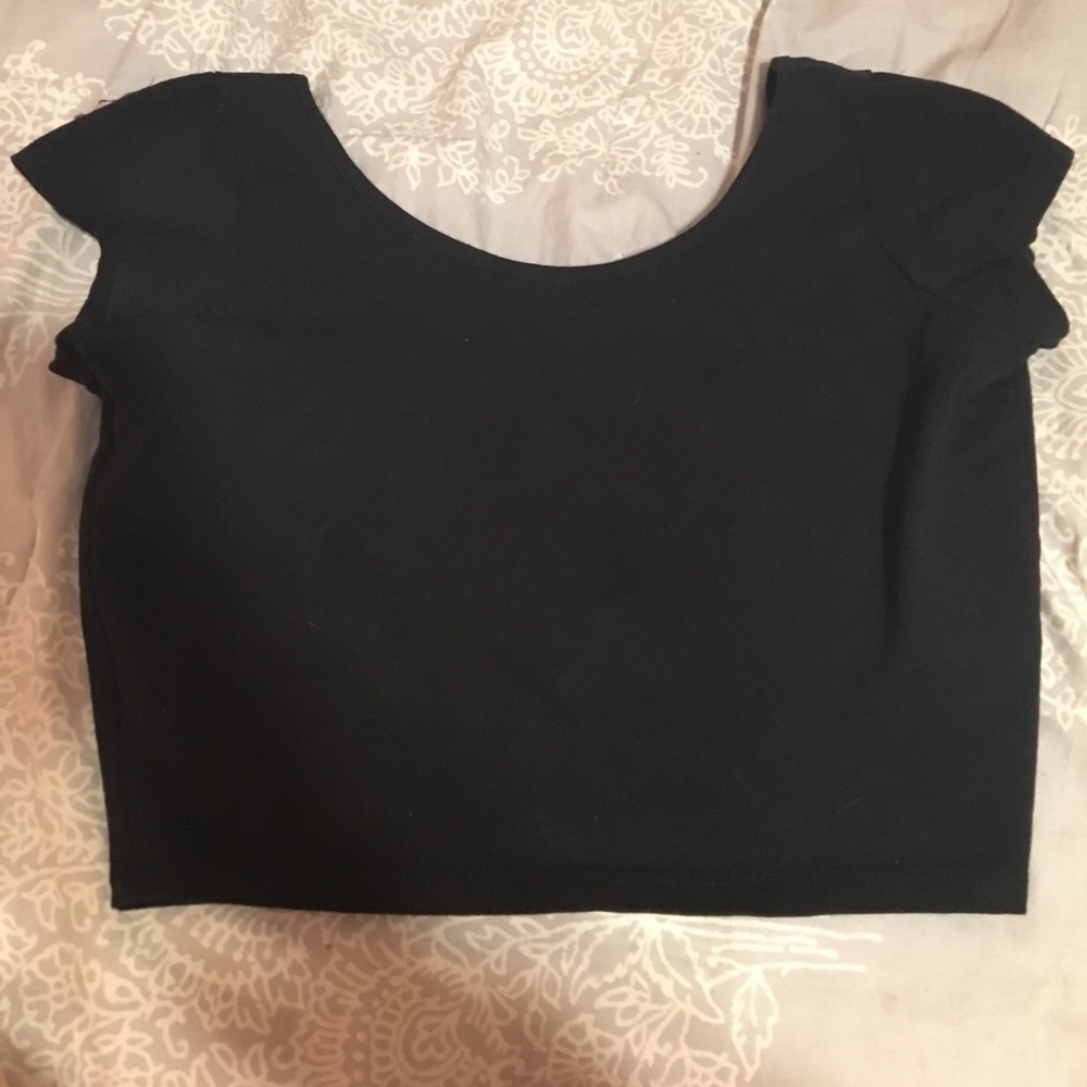 Black short sleeve crop top