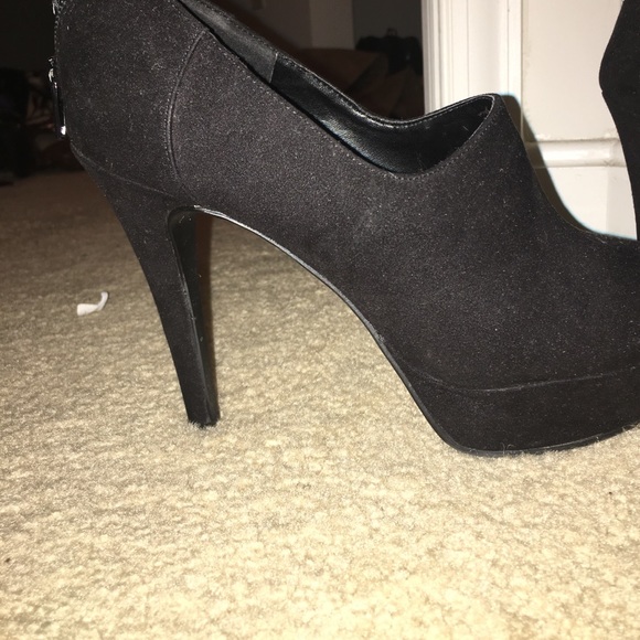 Heels - Picture 2 of 3