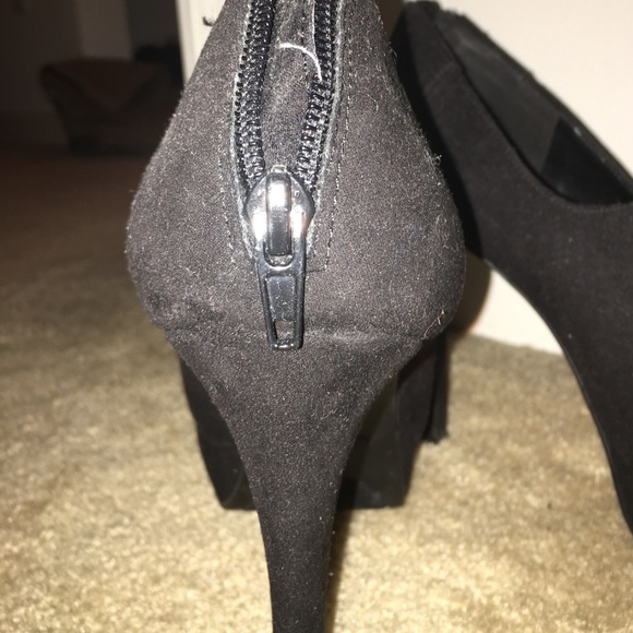 Heels - Picture 3 of 3