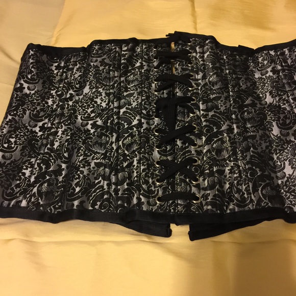 Lace corset with hooks in front 10 steel bones - Picture 1 of 6
