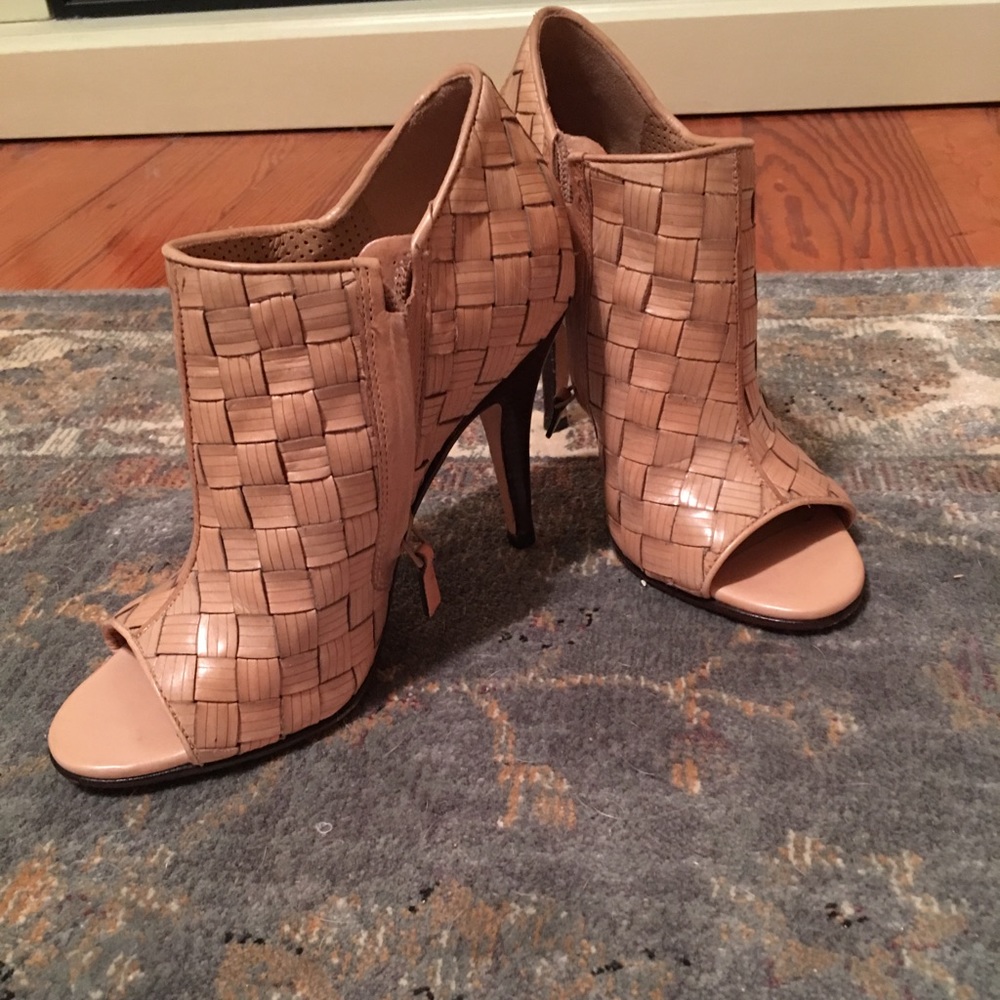 Cole Haan w/NikeAir peep toe booties size 5b
