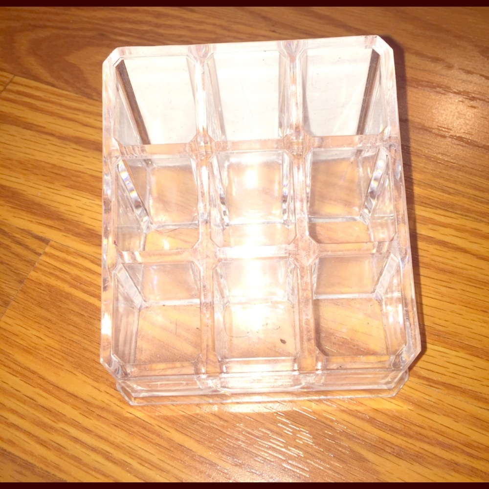 9 lipstick holder
