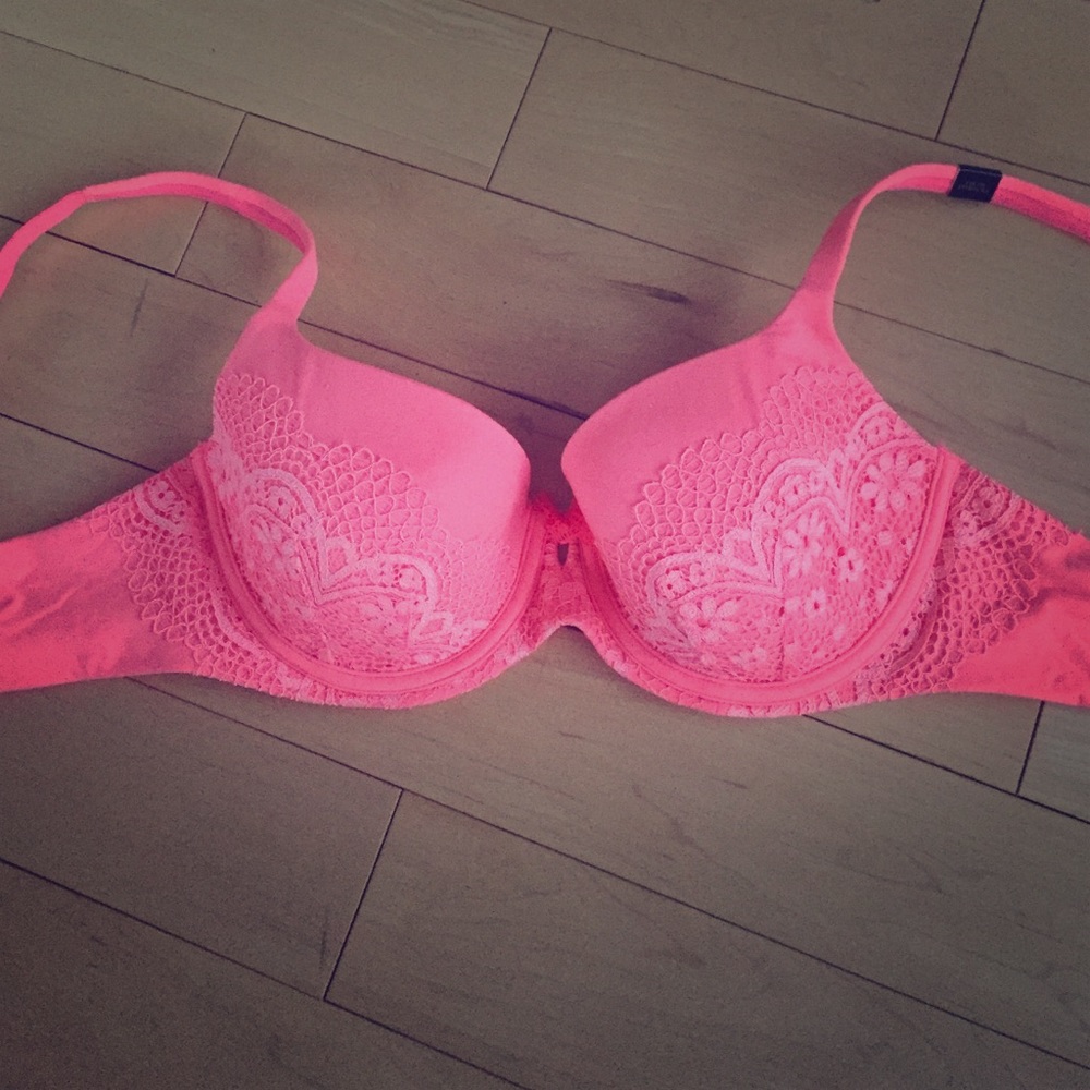 36C Victoria Secret Bra