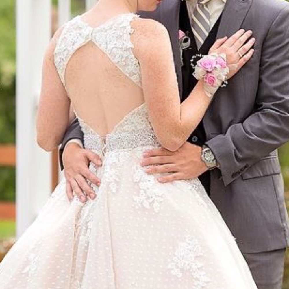Dress - Picture 3 of 3