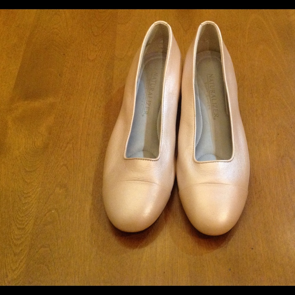 Naturalizer 6M tan brand new women's flat shoes