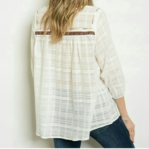 TEXTURED 3/4 SLEEVE TOP - Picture 2 of 2