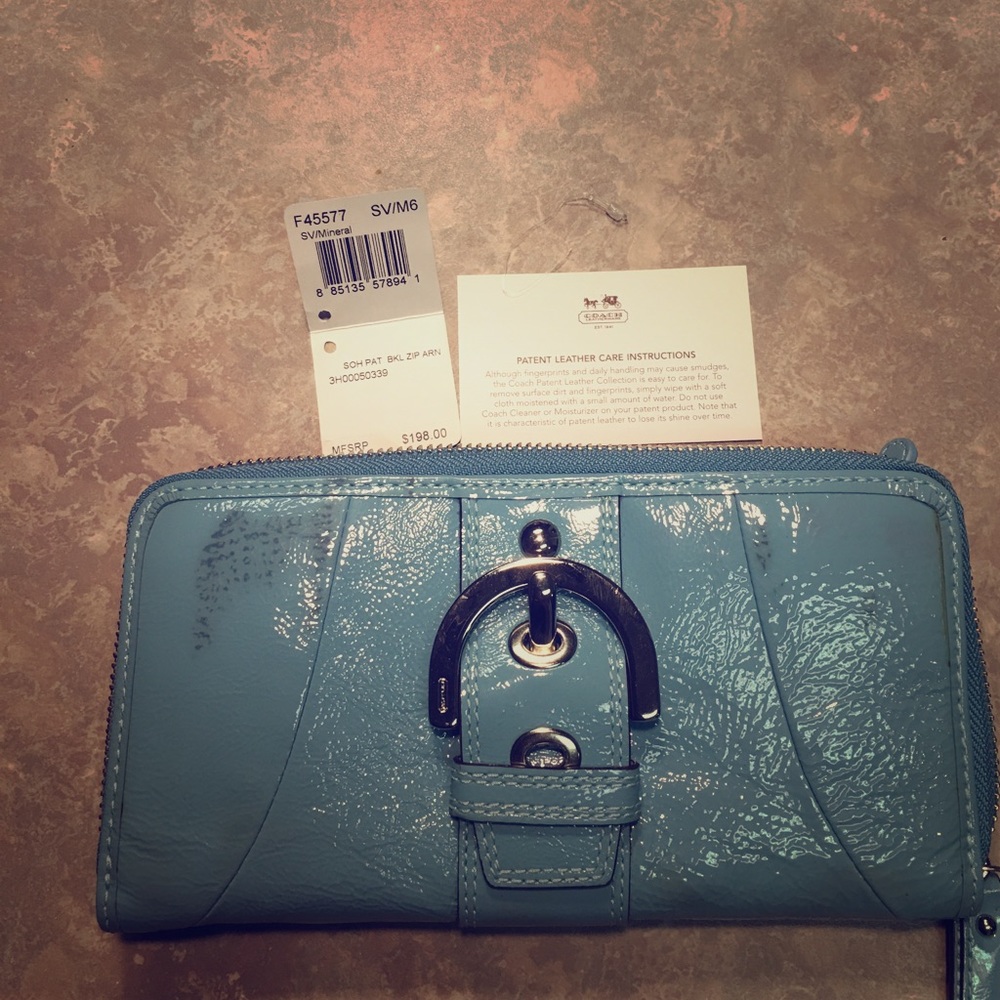 100% coach authentic patent leather wallet
