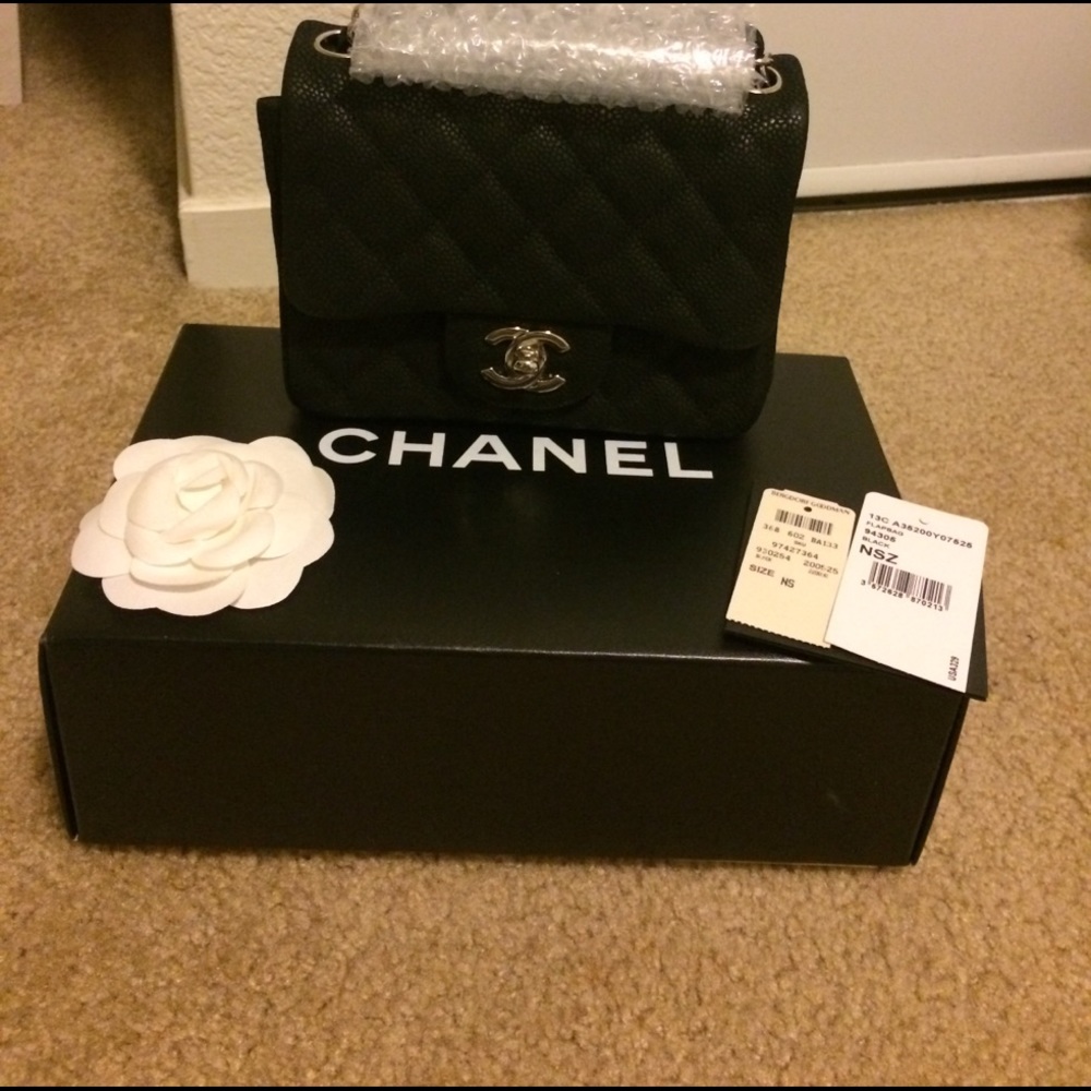 ❌❌ SOLD ❌❌Authentic Chanel Mini Square SHW